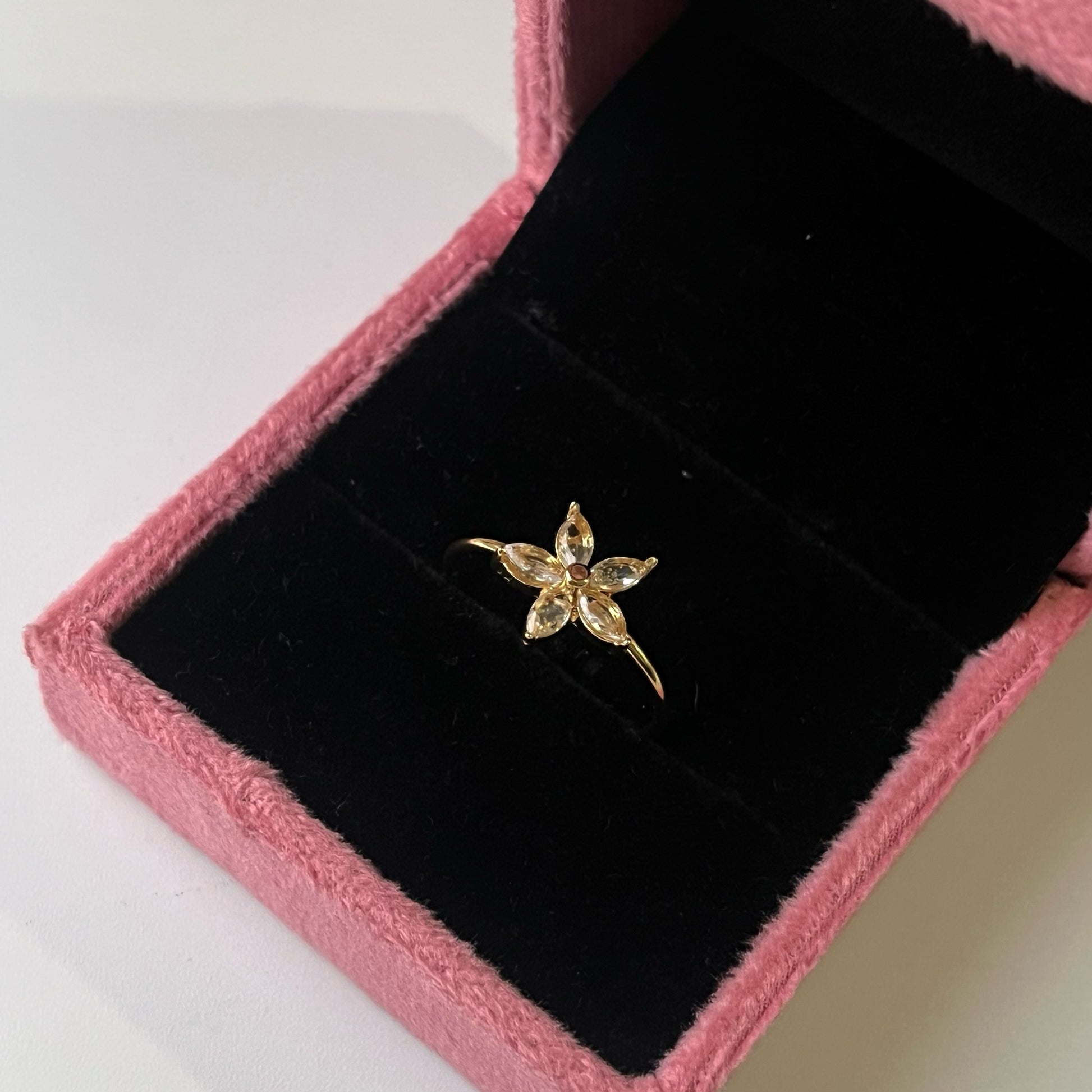 Iva Flower Diamond Ring