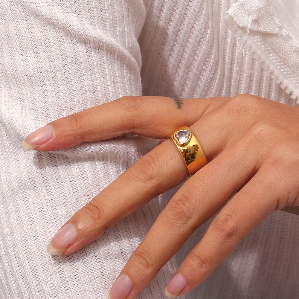 Cora Heart Gold Ring