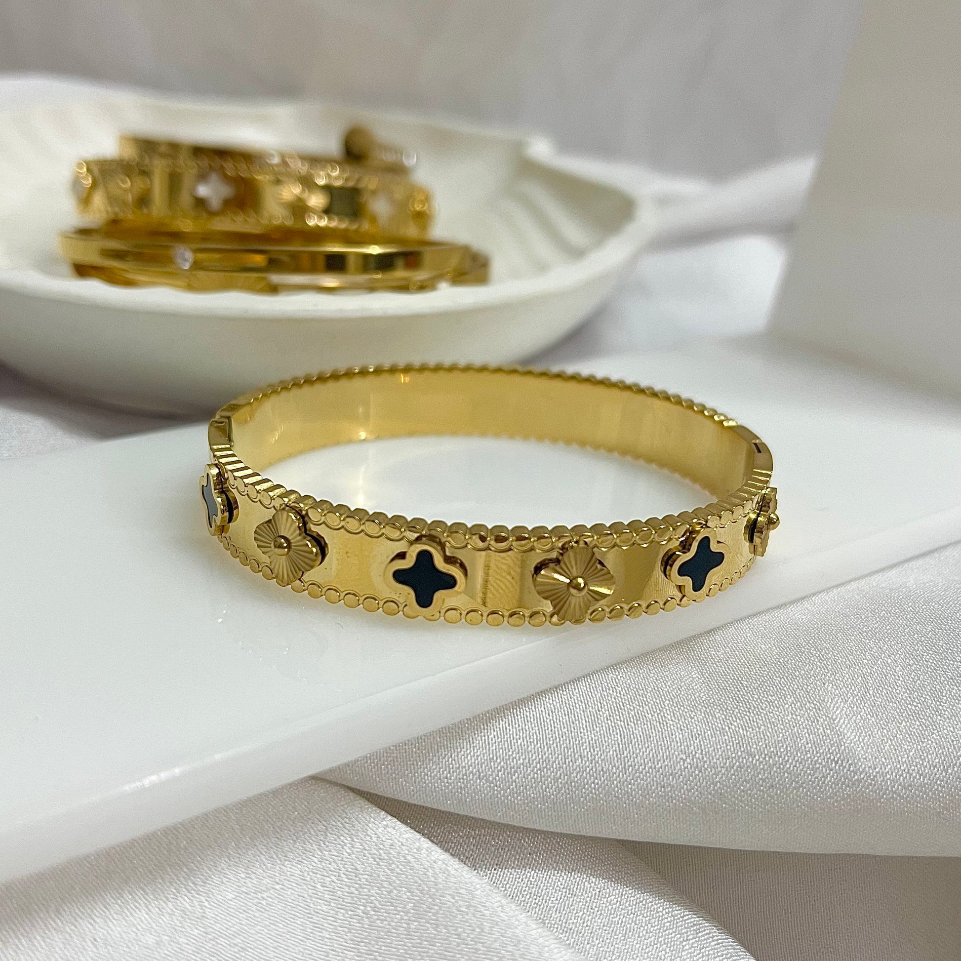 Witty Clover Gold Cuffs