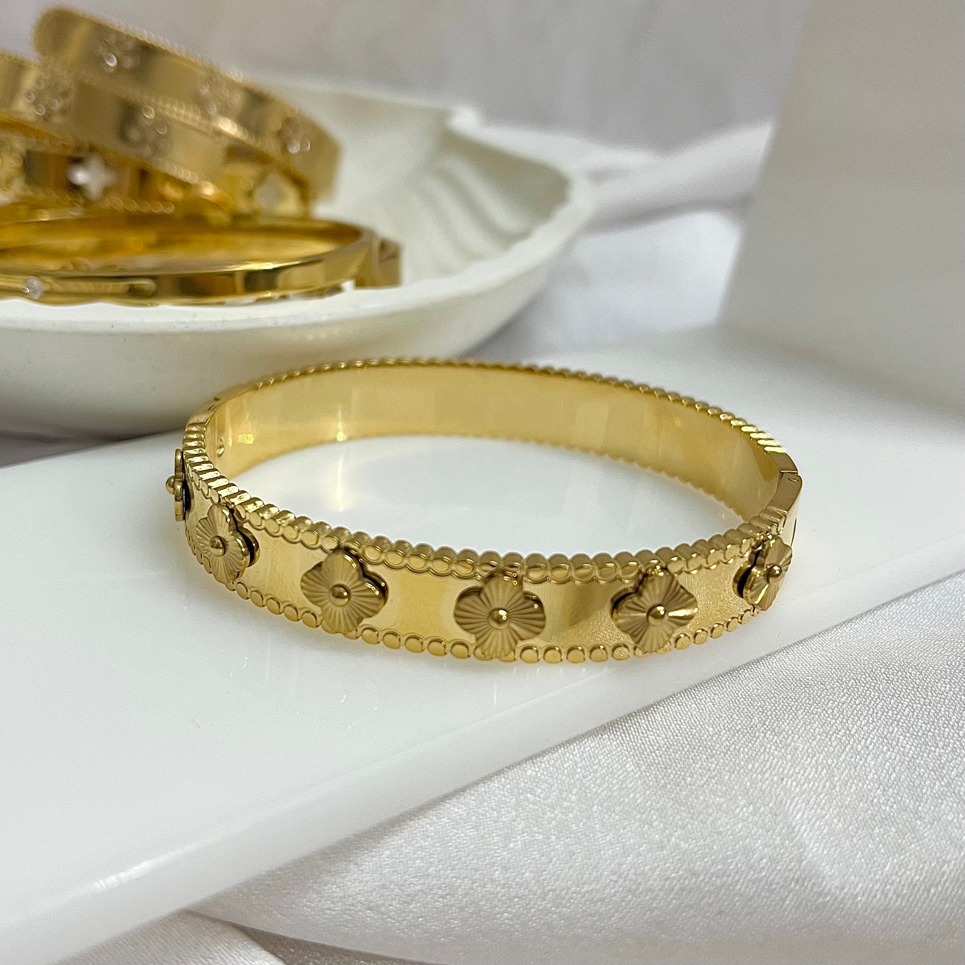 Witty Clover Gold Cuffs