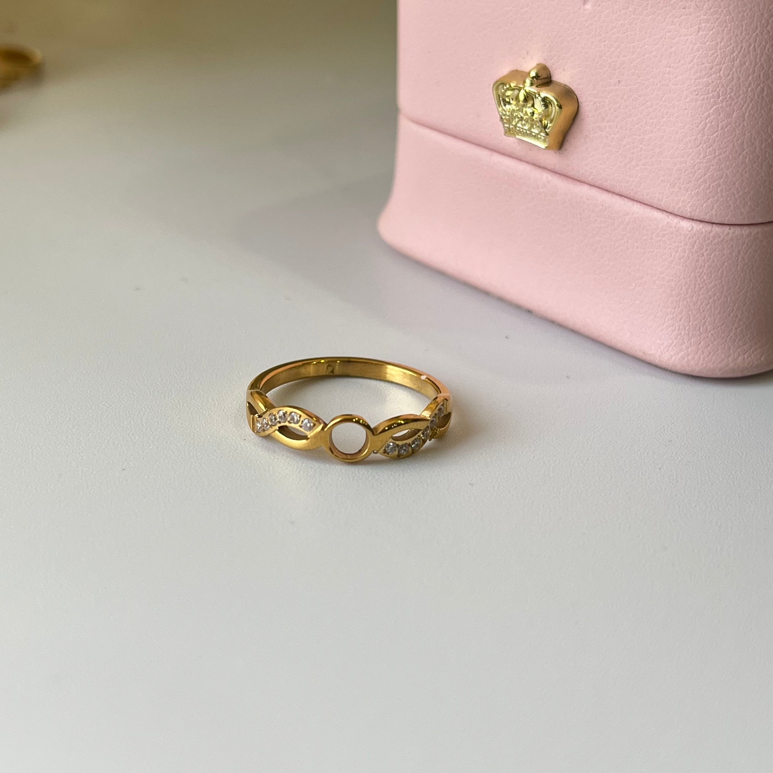Dainty Pihu Gold Ring