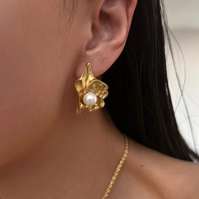 Effie Pearl Asymmetric Earrings