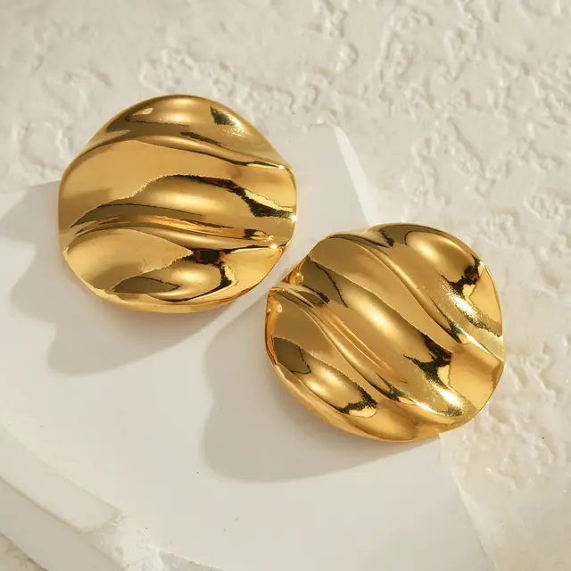 Hana Wavy Round Earrings