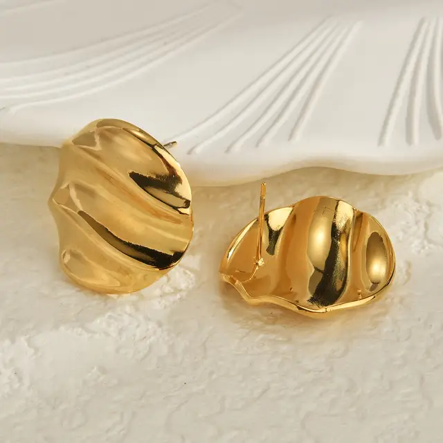 Hana Wavy Round Earrings