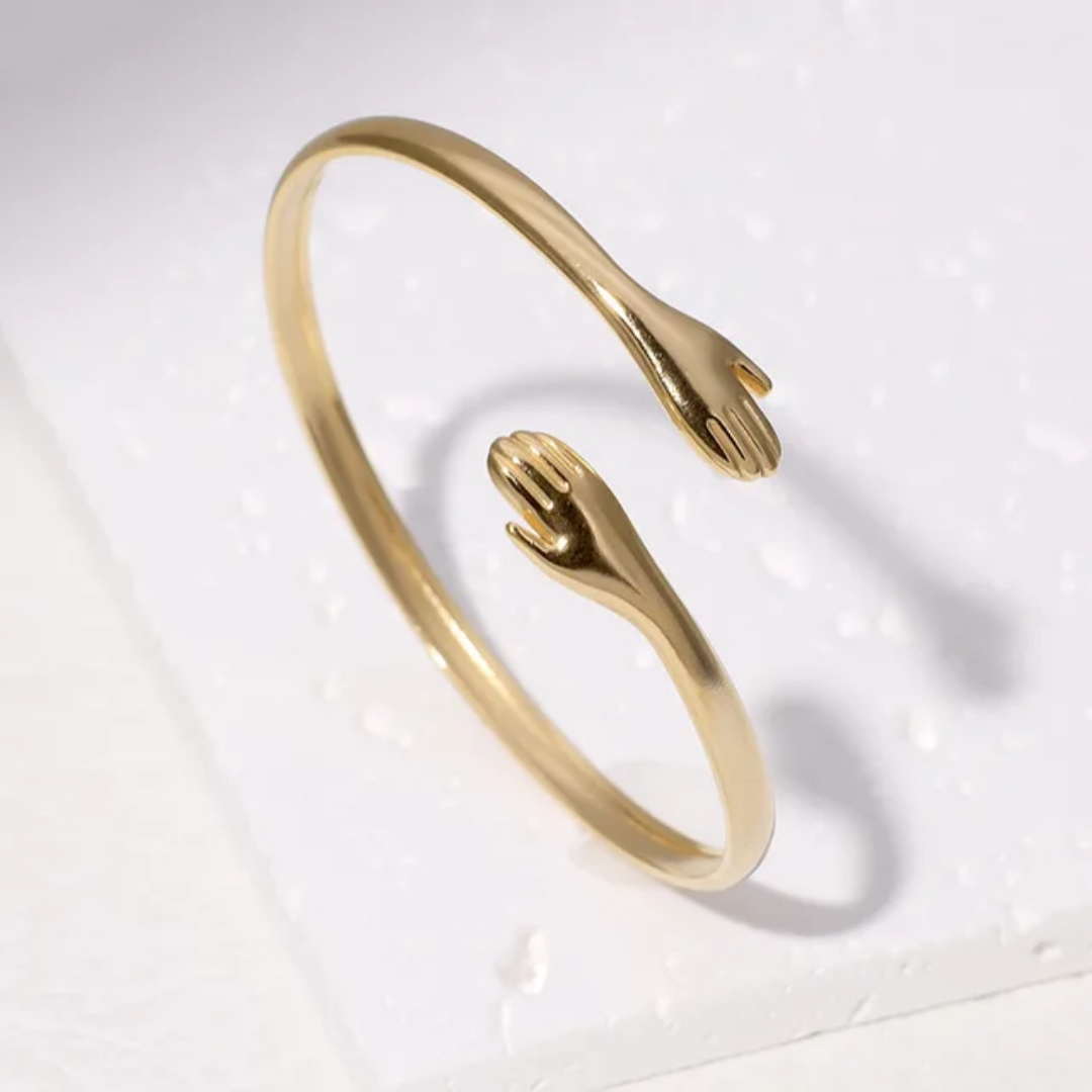 Hug Me Gold Cuff✨