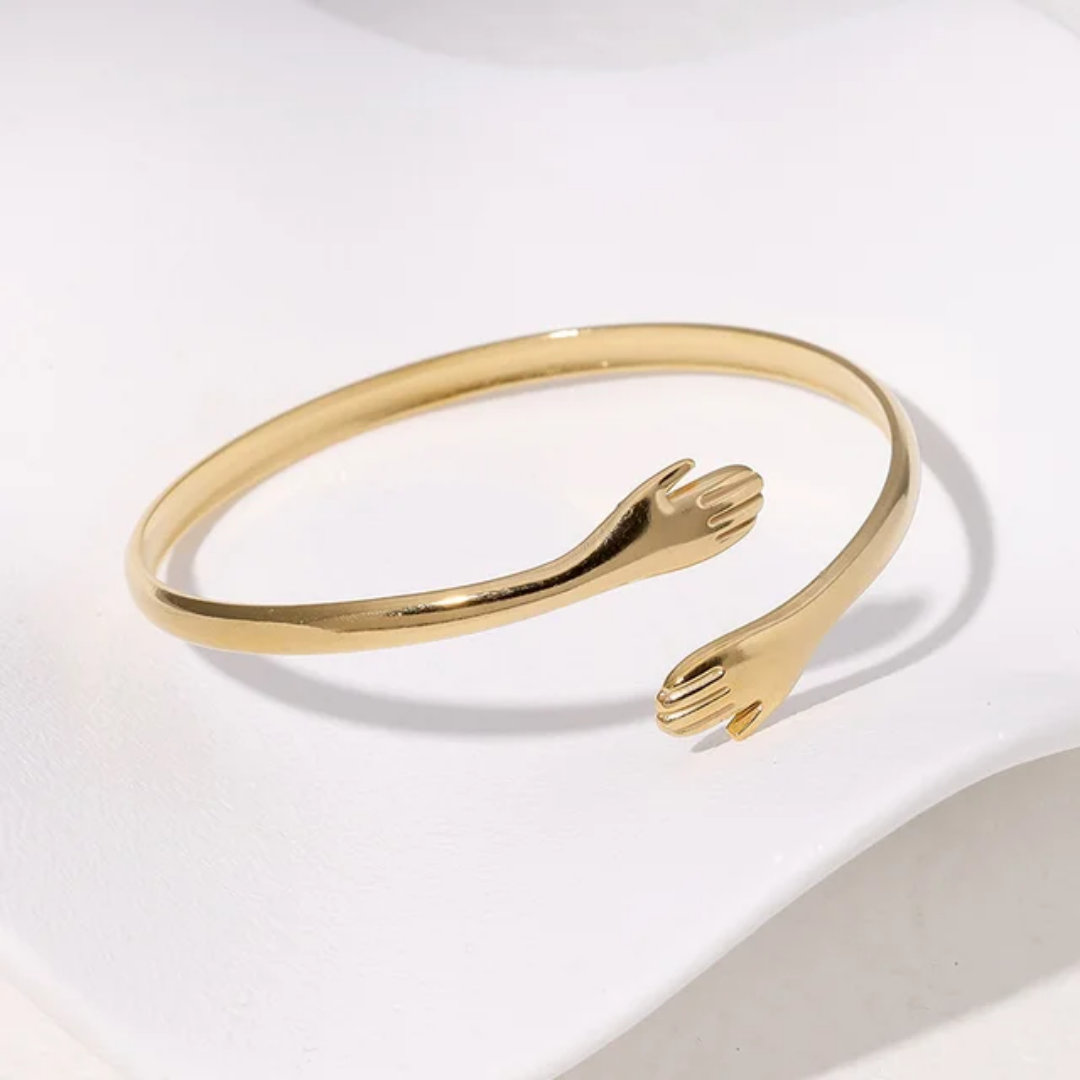 Hug Me Gold Cuff✨