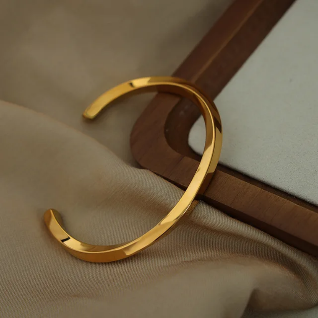 Twinli Twisted Gold Cuff✨
