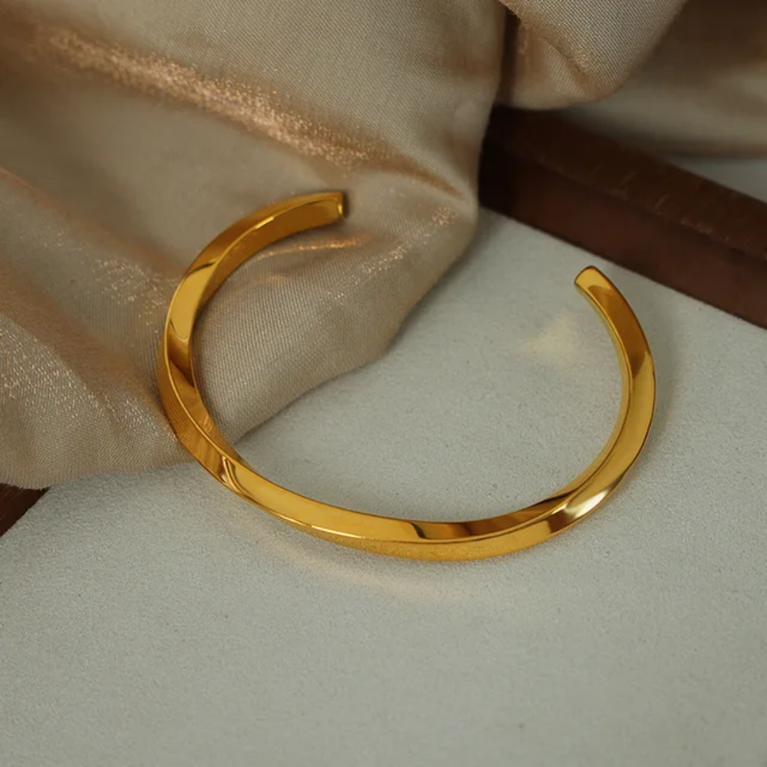 Twinli Twisted Gold Cuff✨