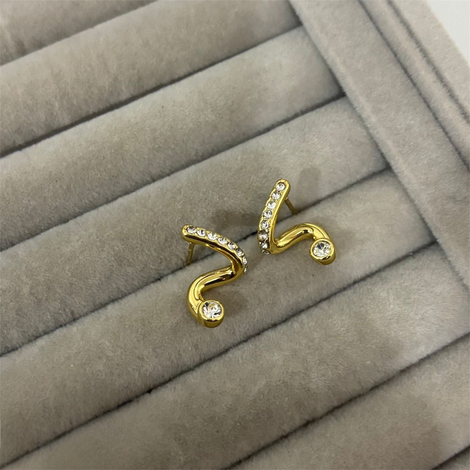 Wavy Goi Diamond Earrings