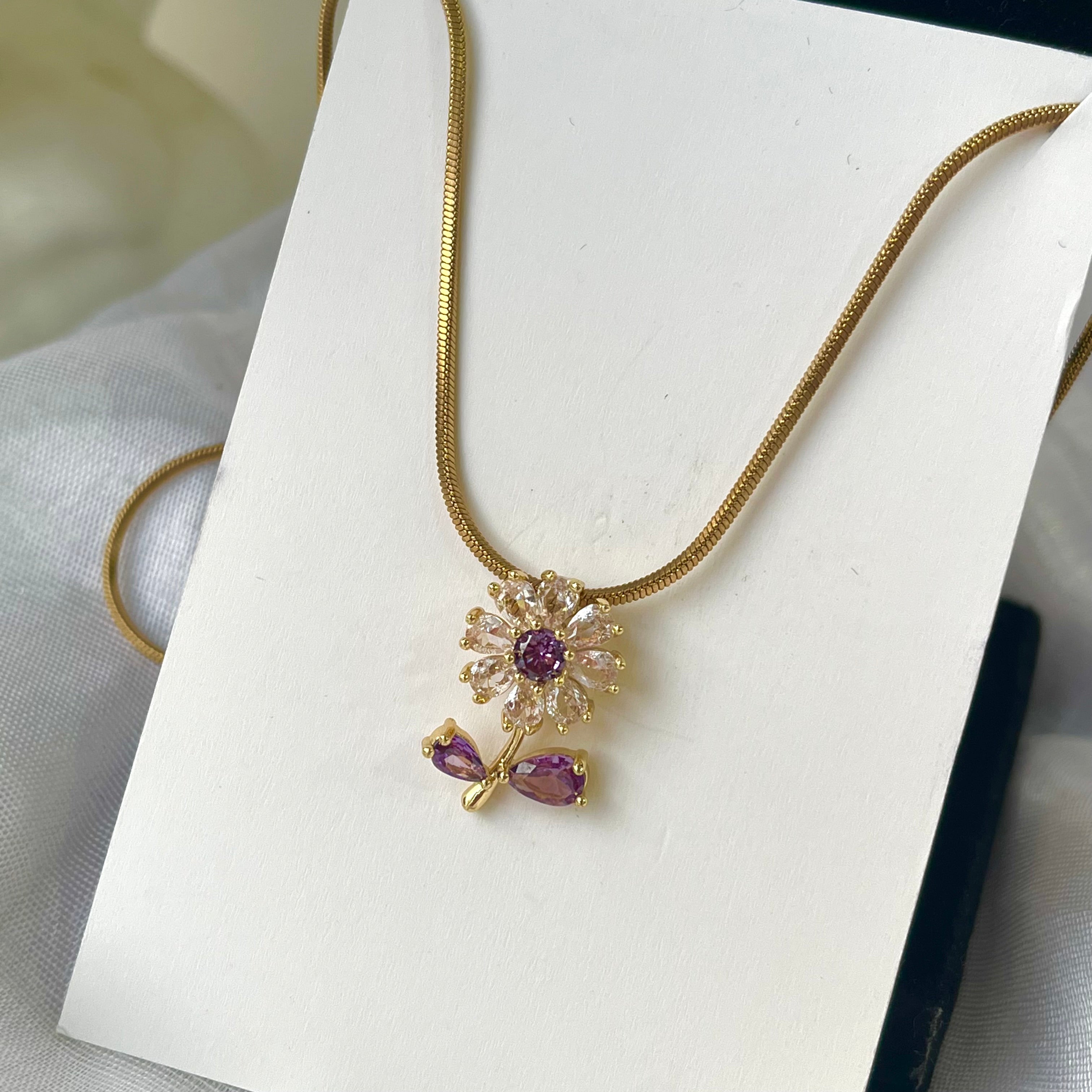 Lavis Flower Gold Necklace