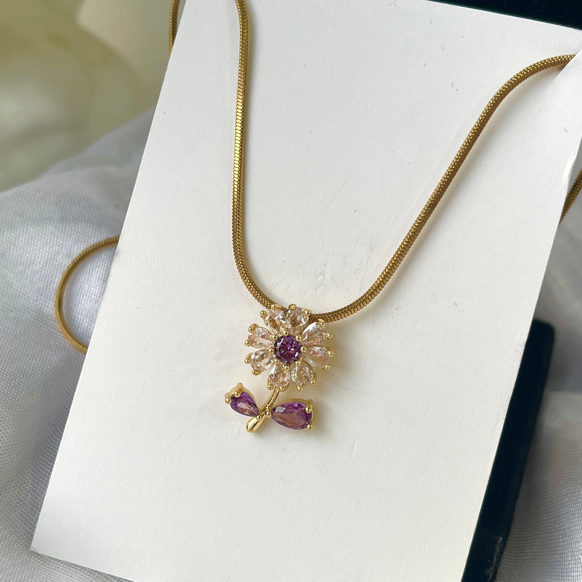 Lavis Flower Gold Necklace
