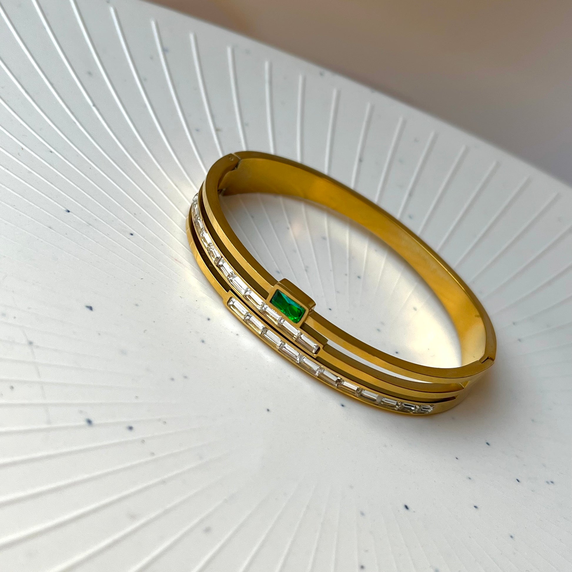 Paul Emerald Gold Cuff✨