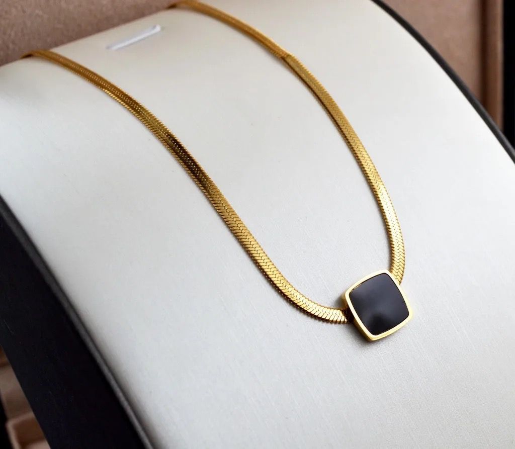 Mello Square Snake Necklace