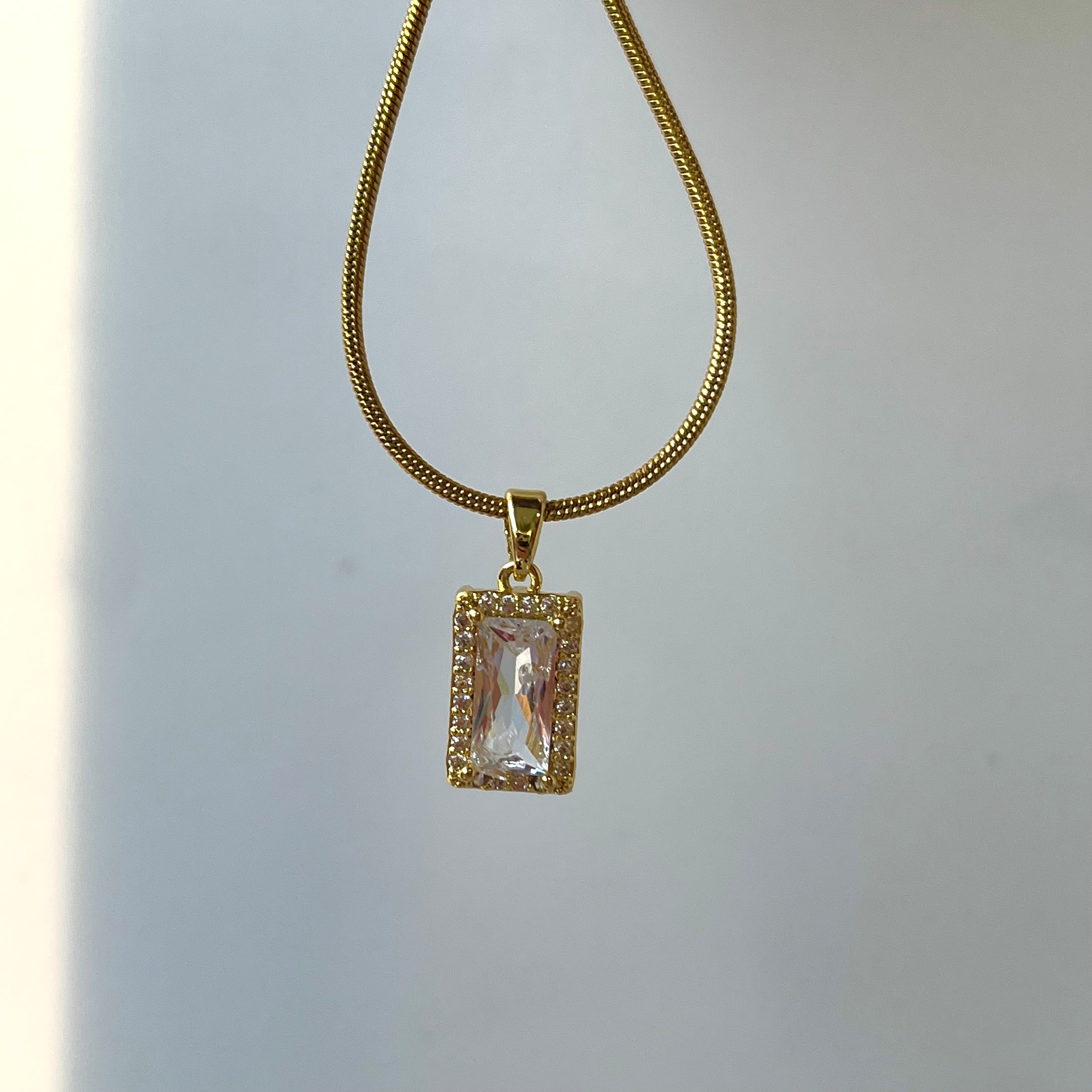Solitaire Eva Gold Necklace