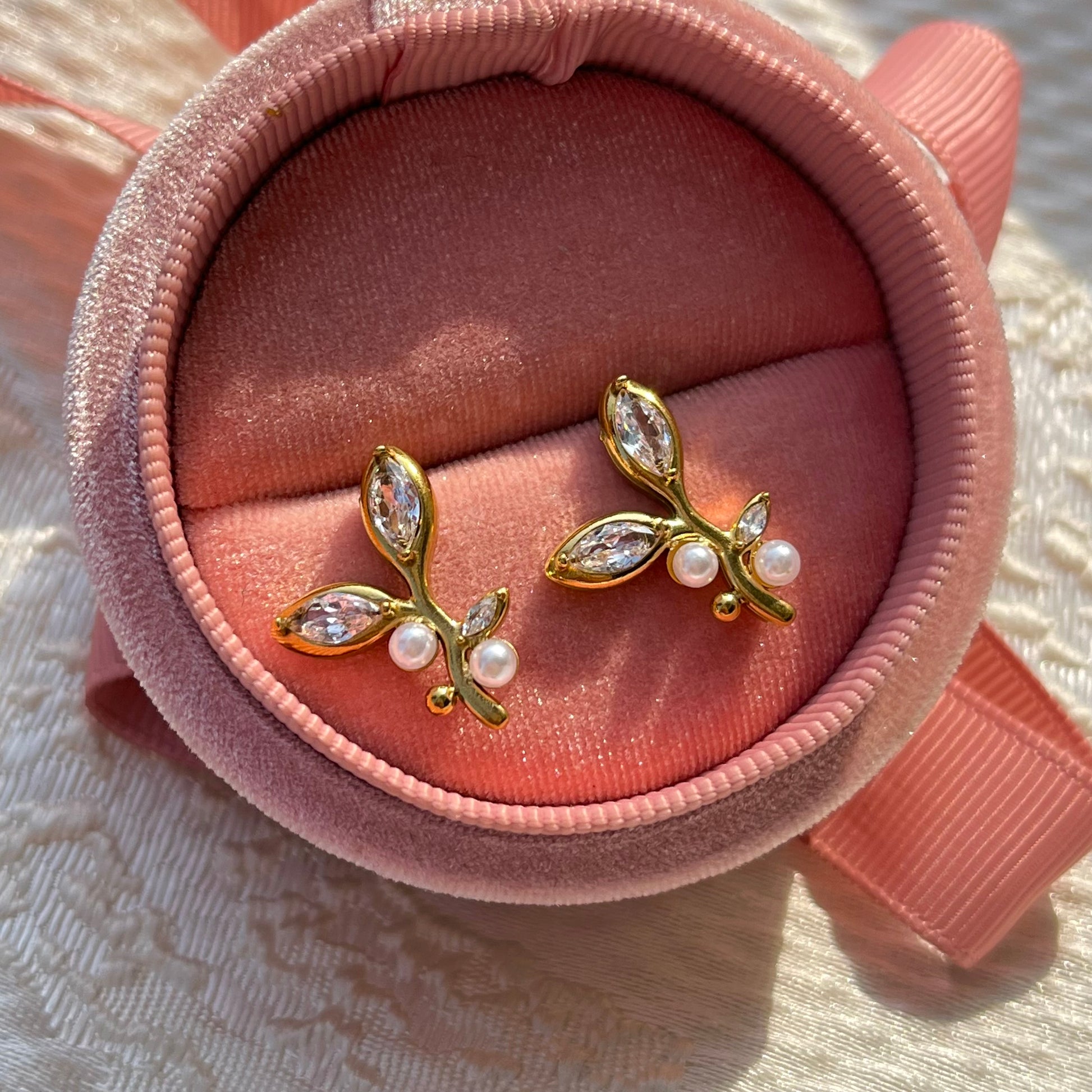 Aeri Leaf Diamond Earrings
