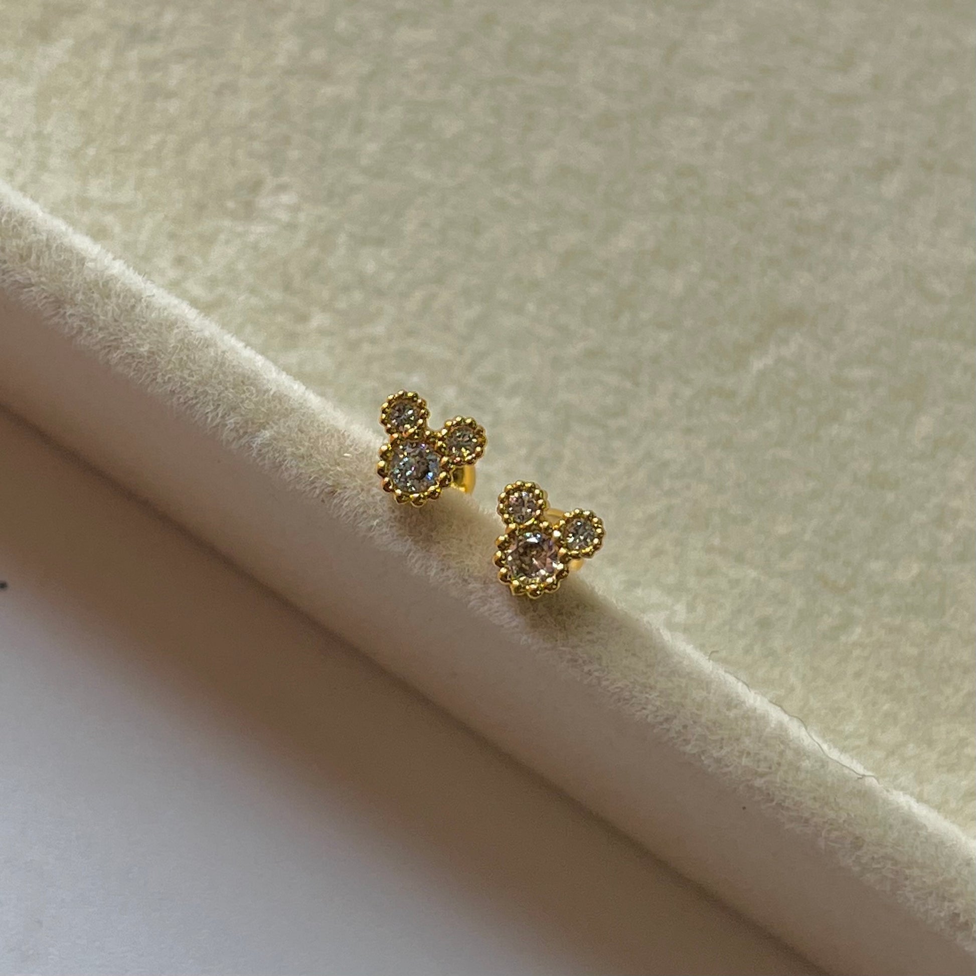 Mickey Mouse Ball Back Studs