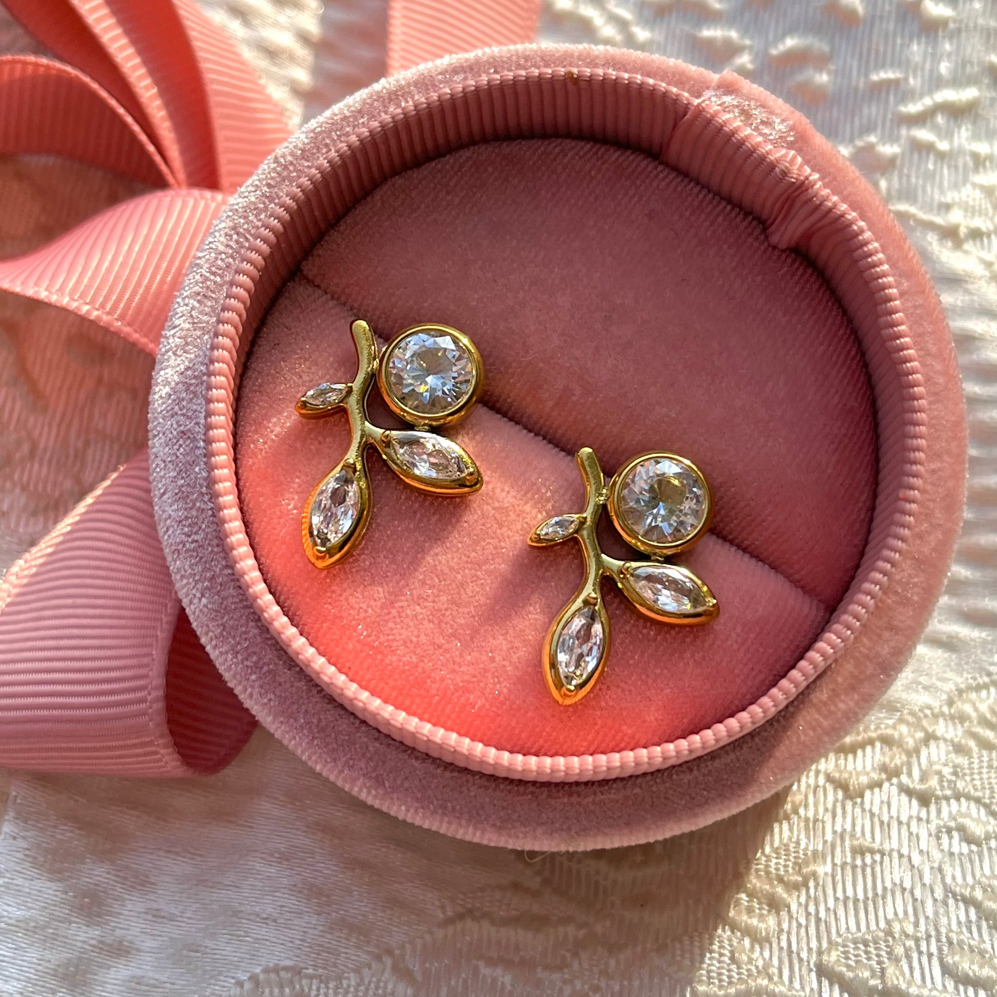 Merino Leaf Diamond Earrings