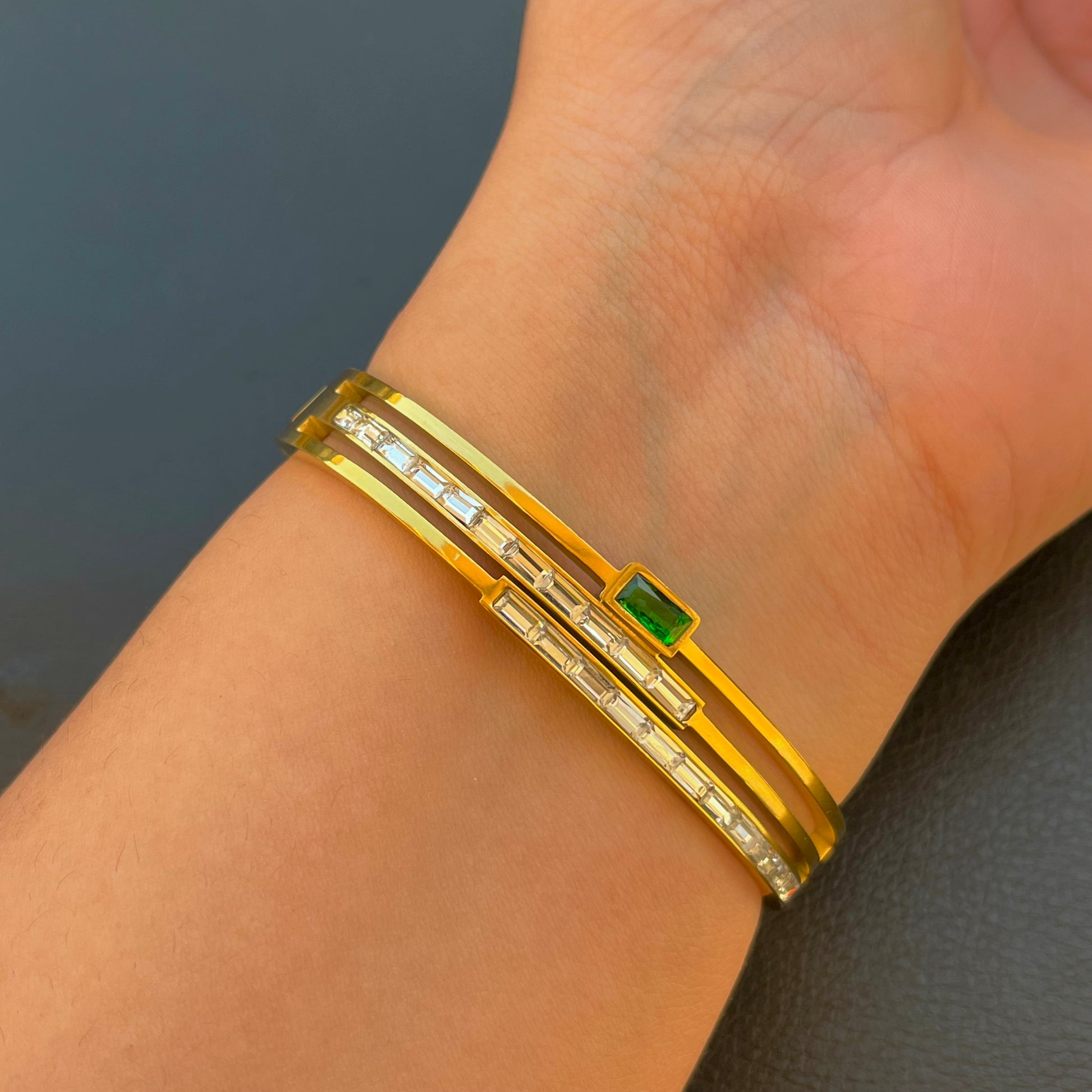 Paul Emerald Gold Cuff✨