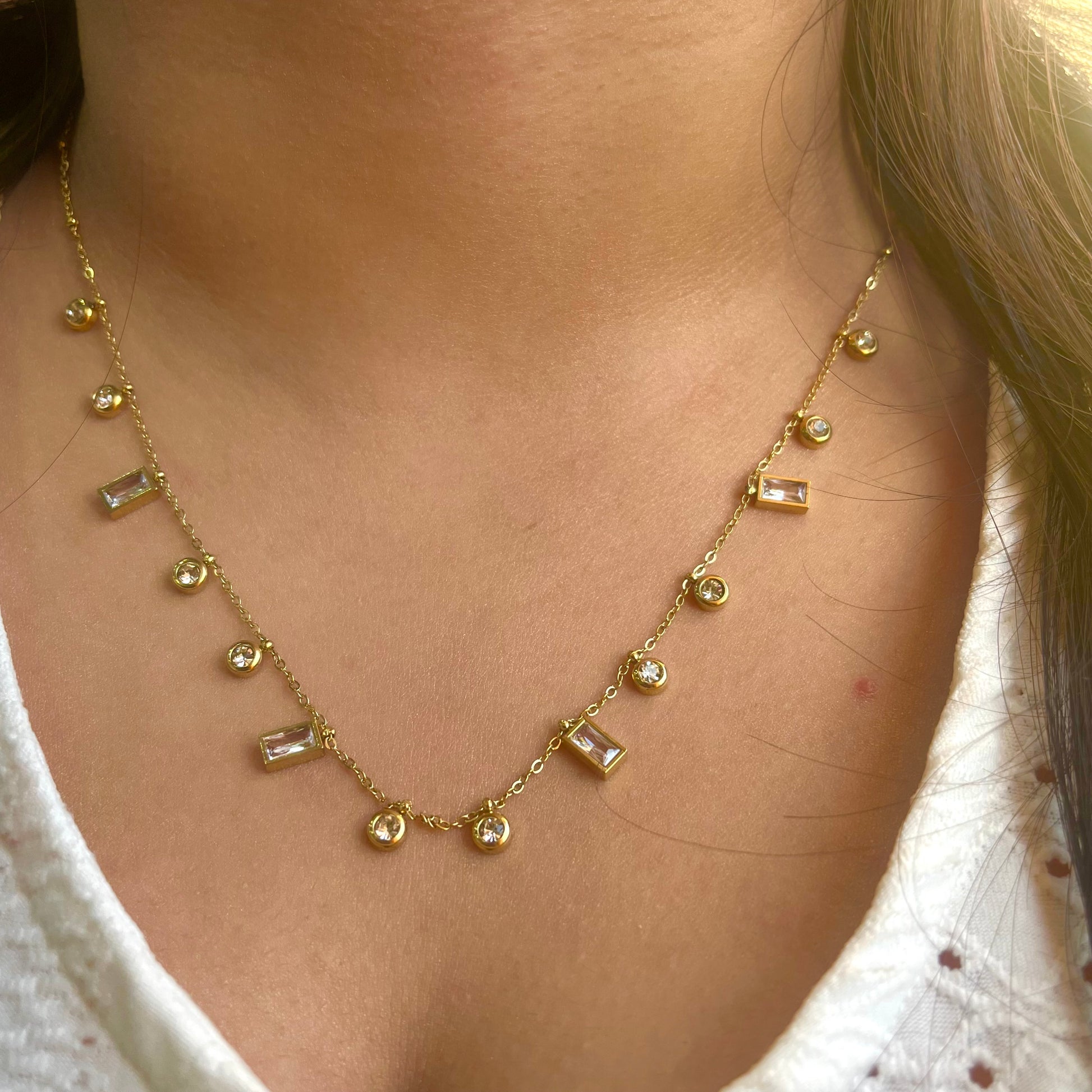 Musini White Stone Necklace