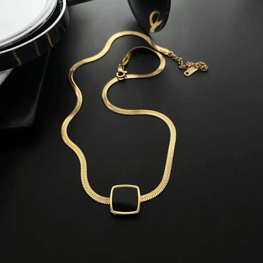 Mello Square Snake Necklace