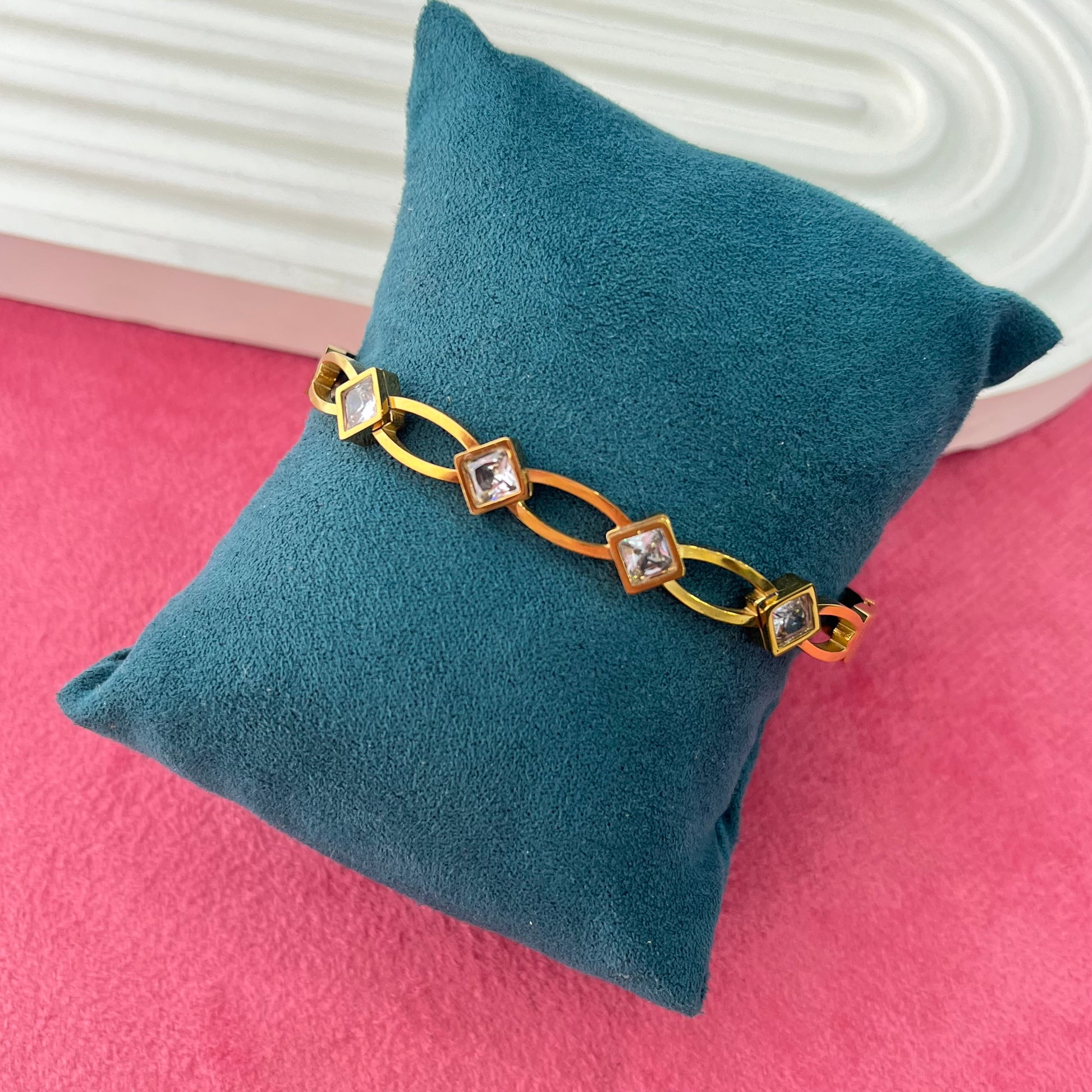 Filea Dainty Gold Cuff