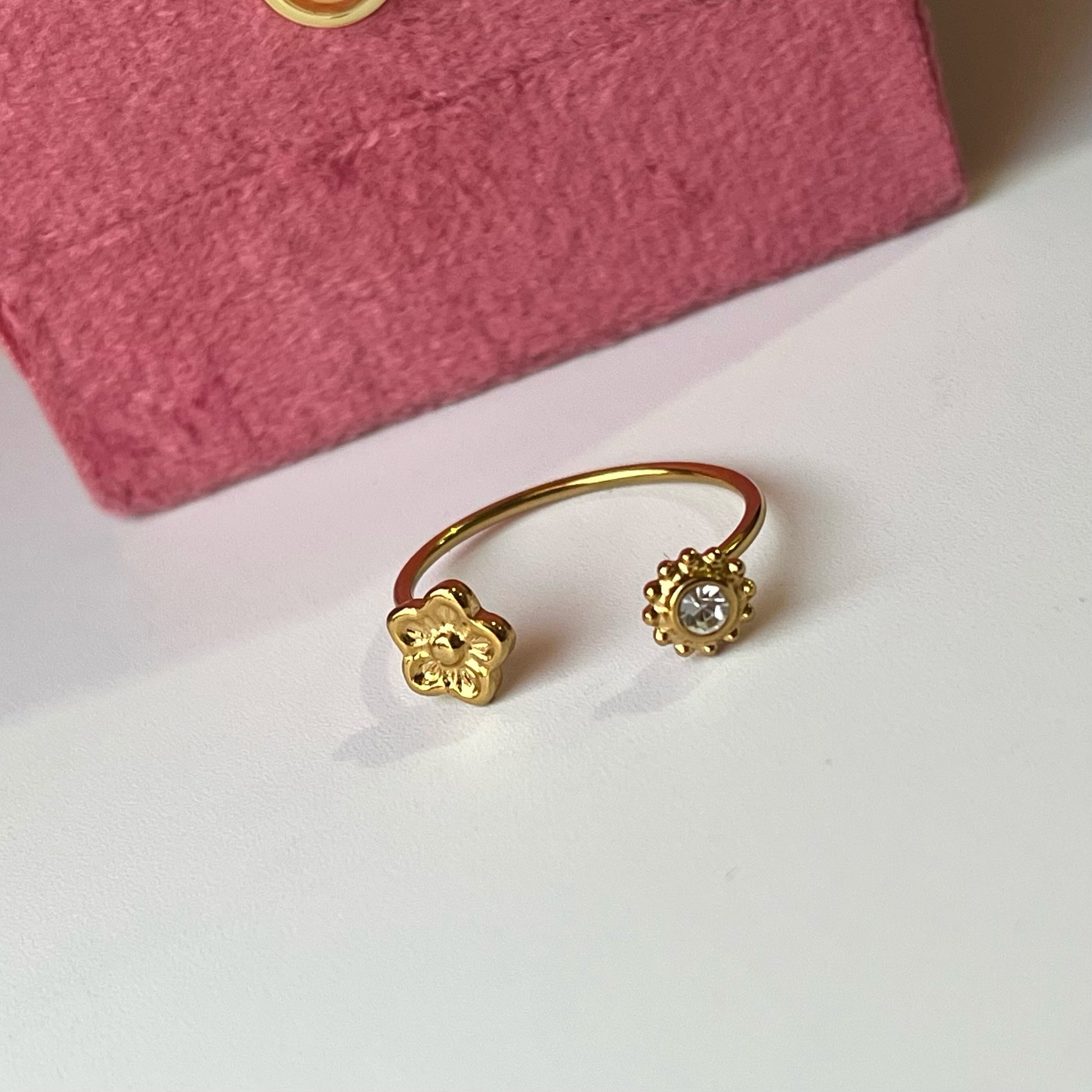 Minie Flower Diamond Ring
