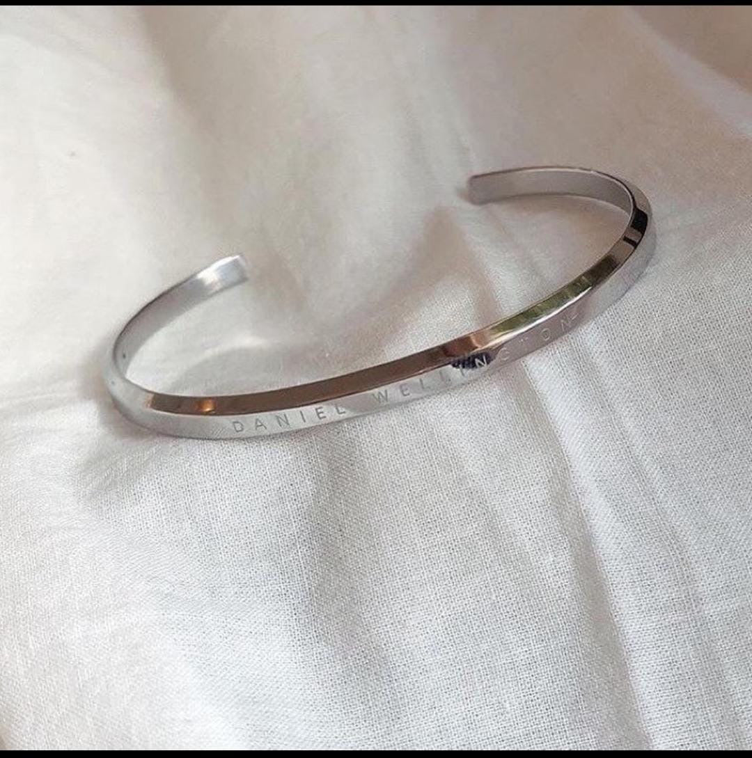 DW Adjustable Cuffs