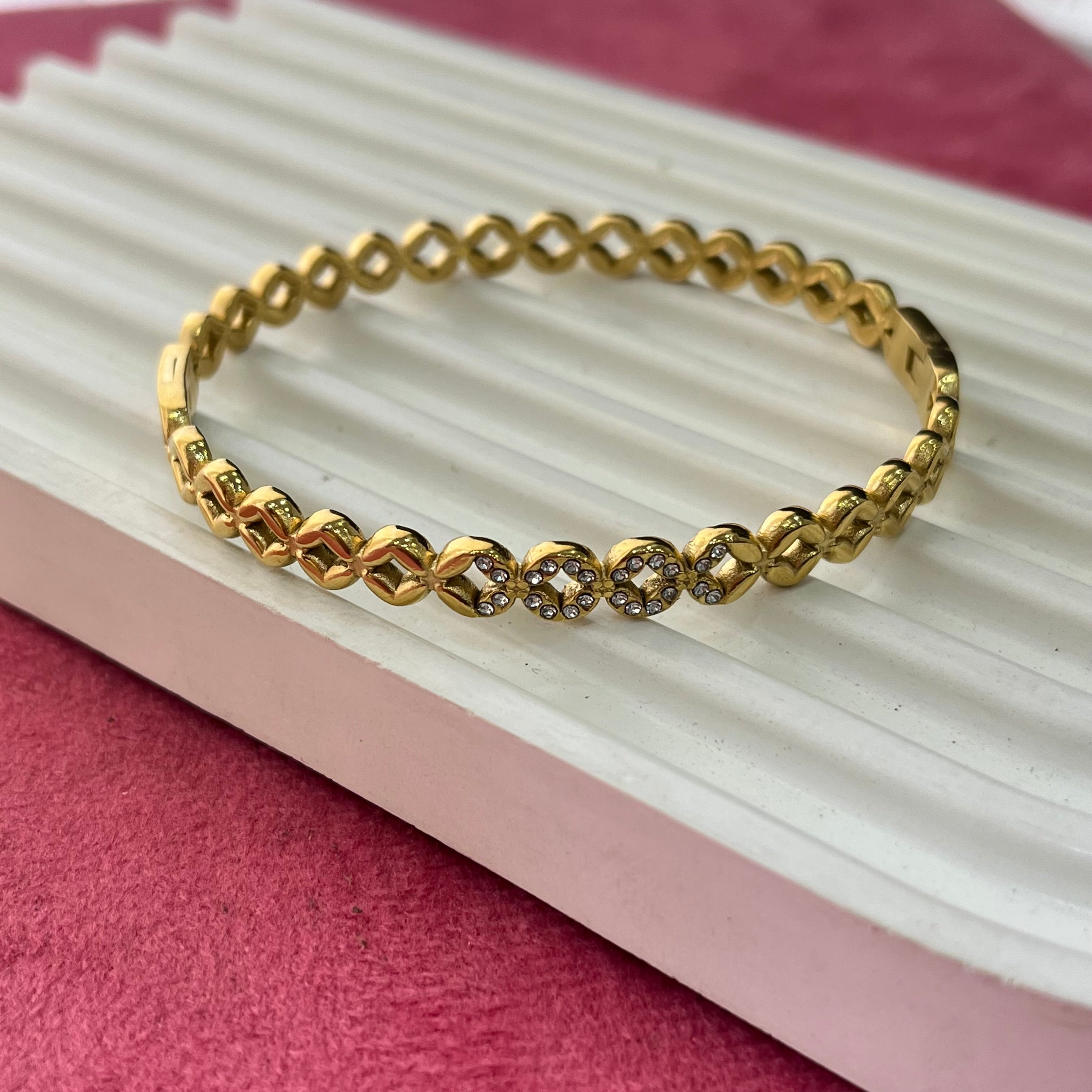 Rea Dainty Gold Cuff