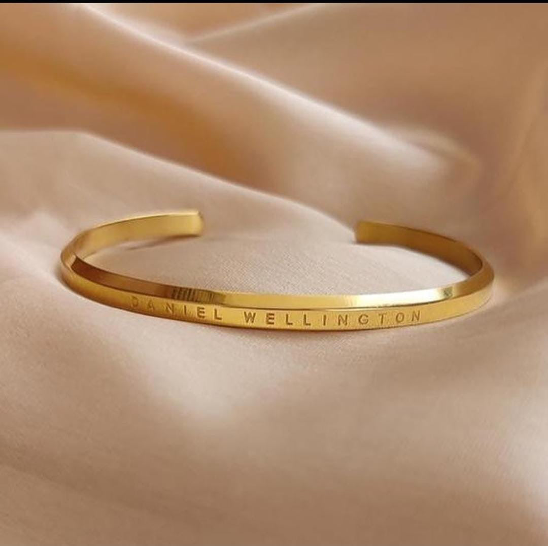 DW Adjustable Cuffs