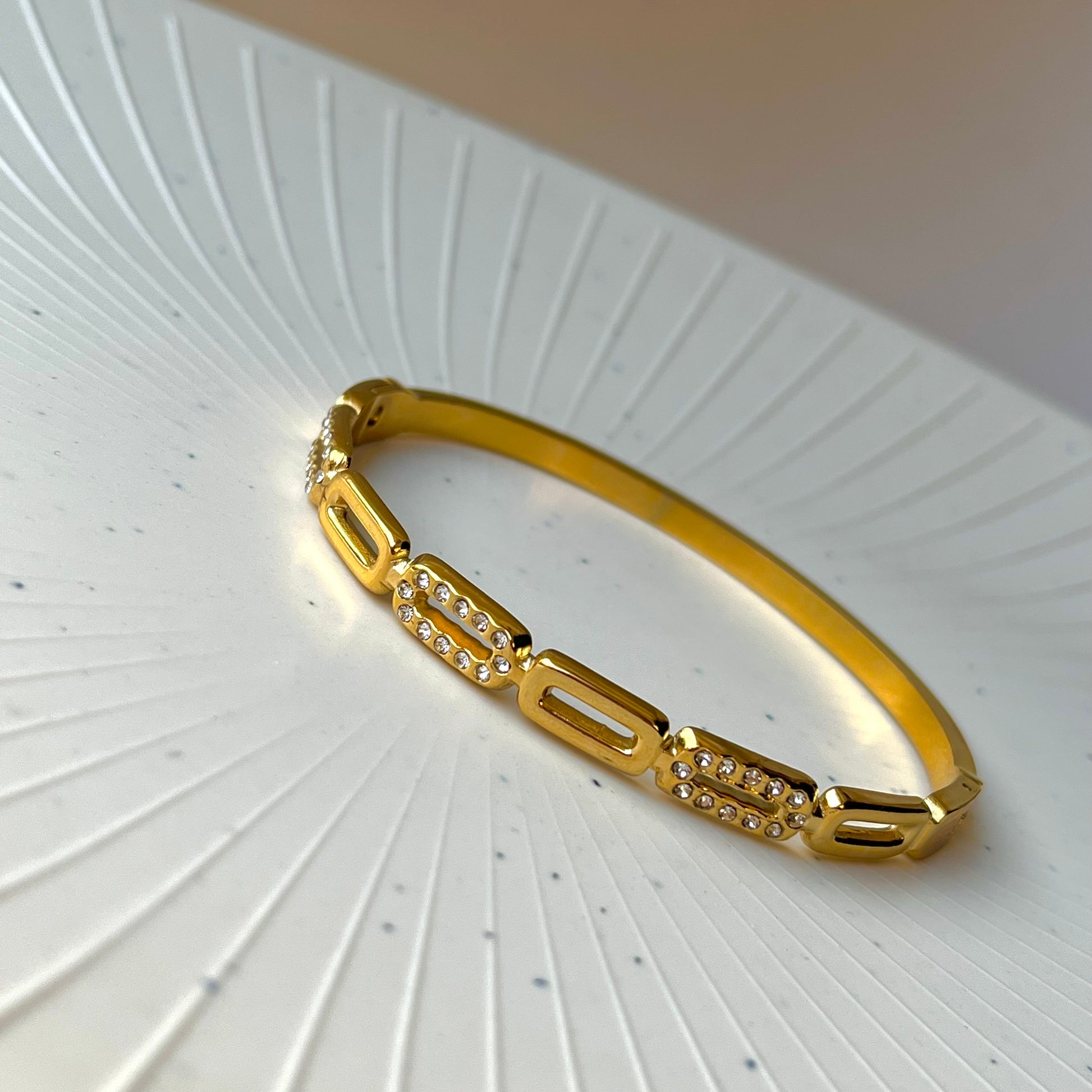 Jasmi Linked Diamond Cuff✨