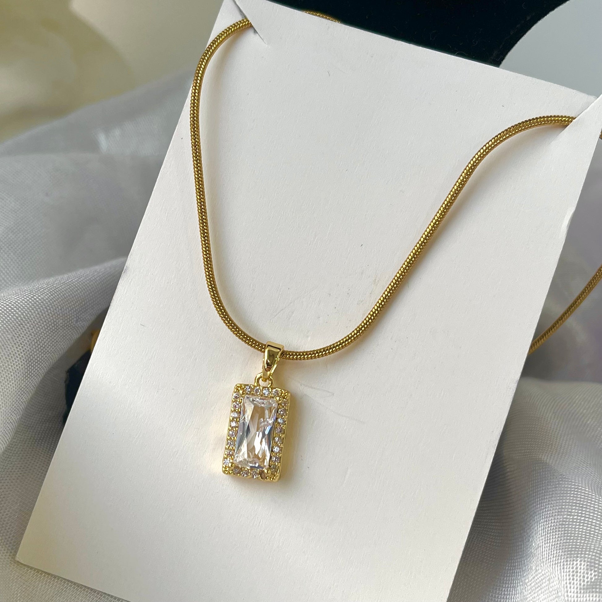 Solitaire Eva Gold Necklace
