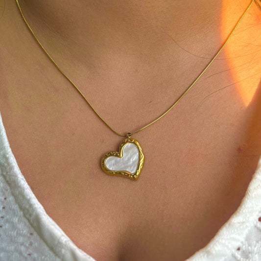 Ceio White Heart Necklace