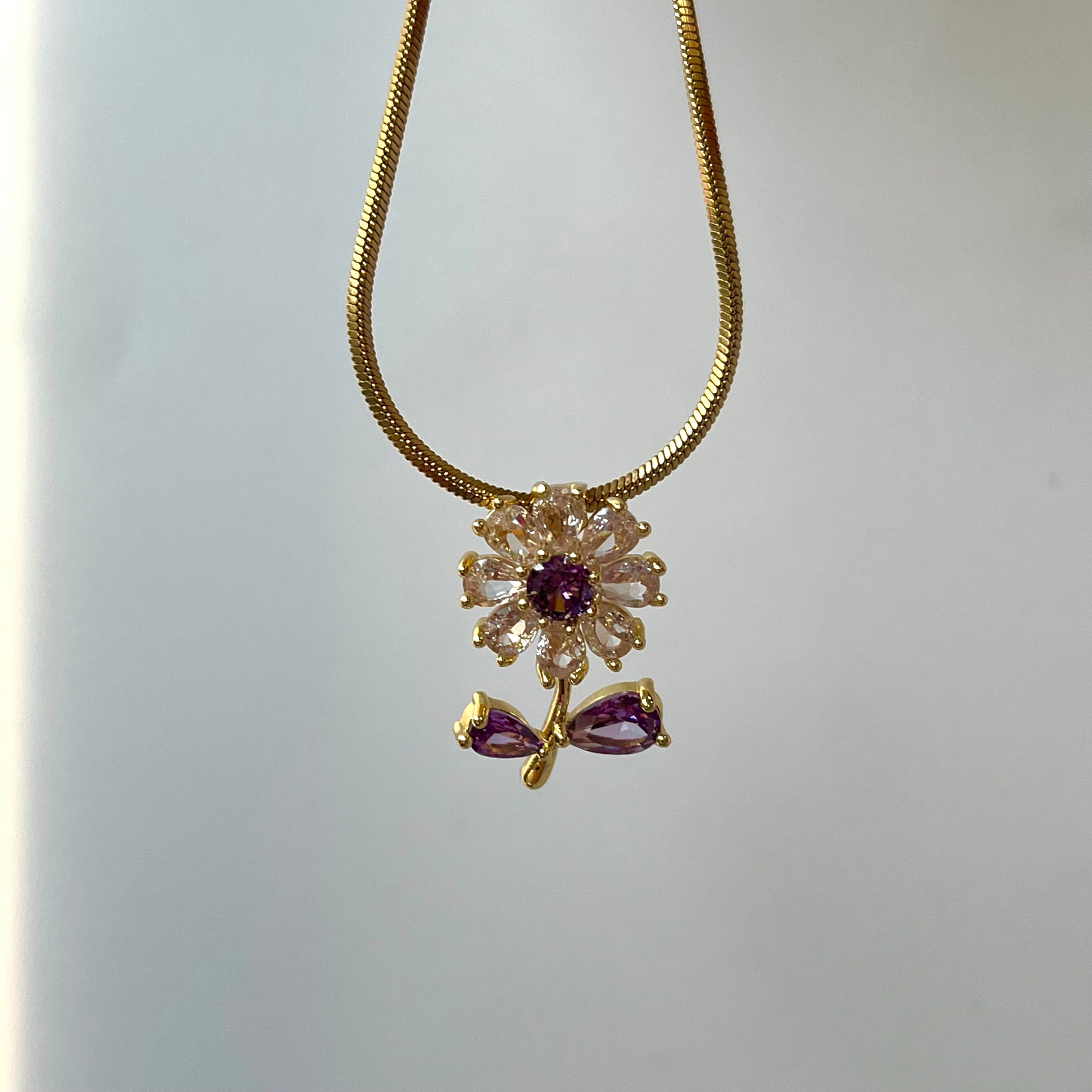 Lavis Flower Gold Necklace