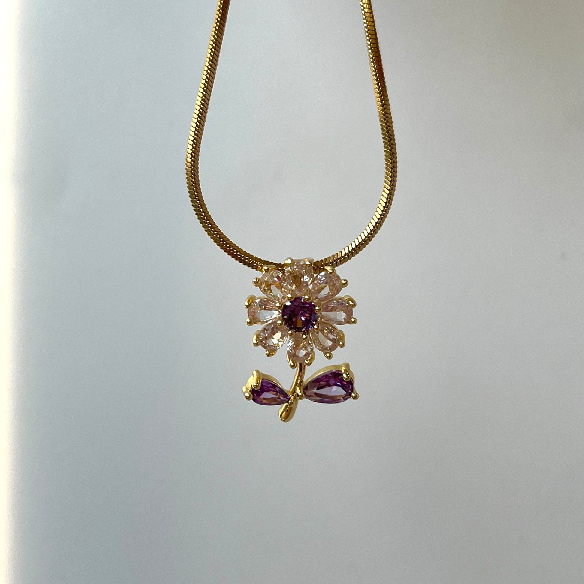 Lavis Flower Gold Necklace