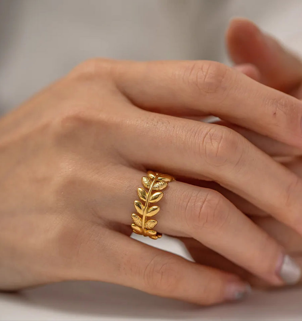Mini Leaf Gold Ring