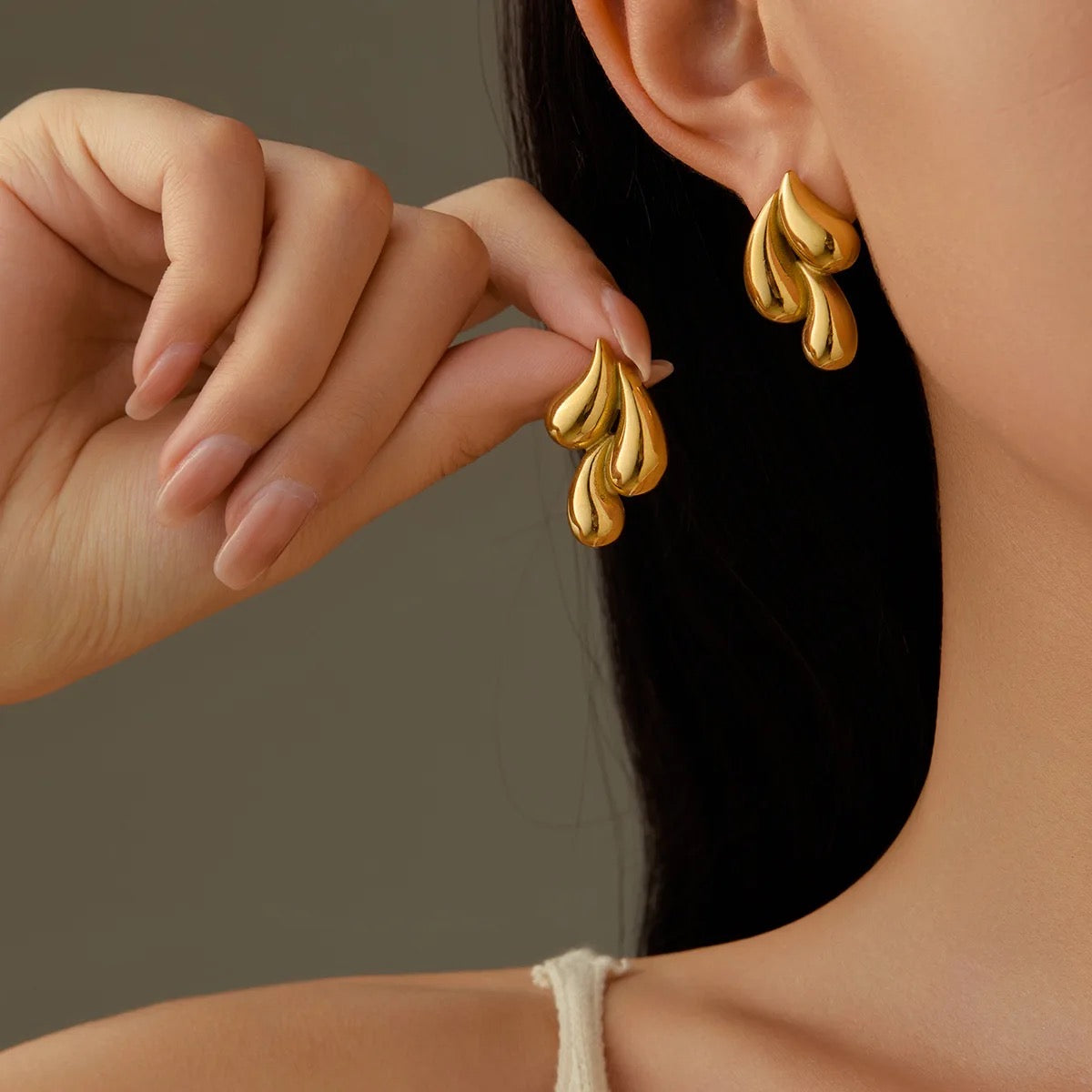 Nive Leaf Gold Earrings✨