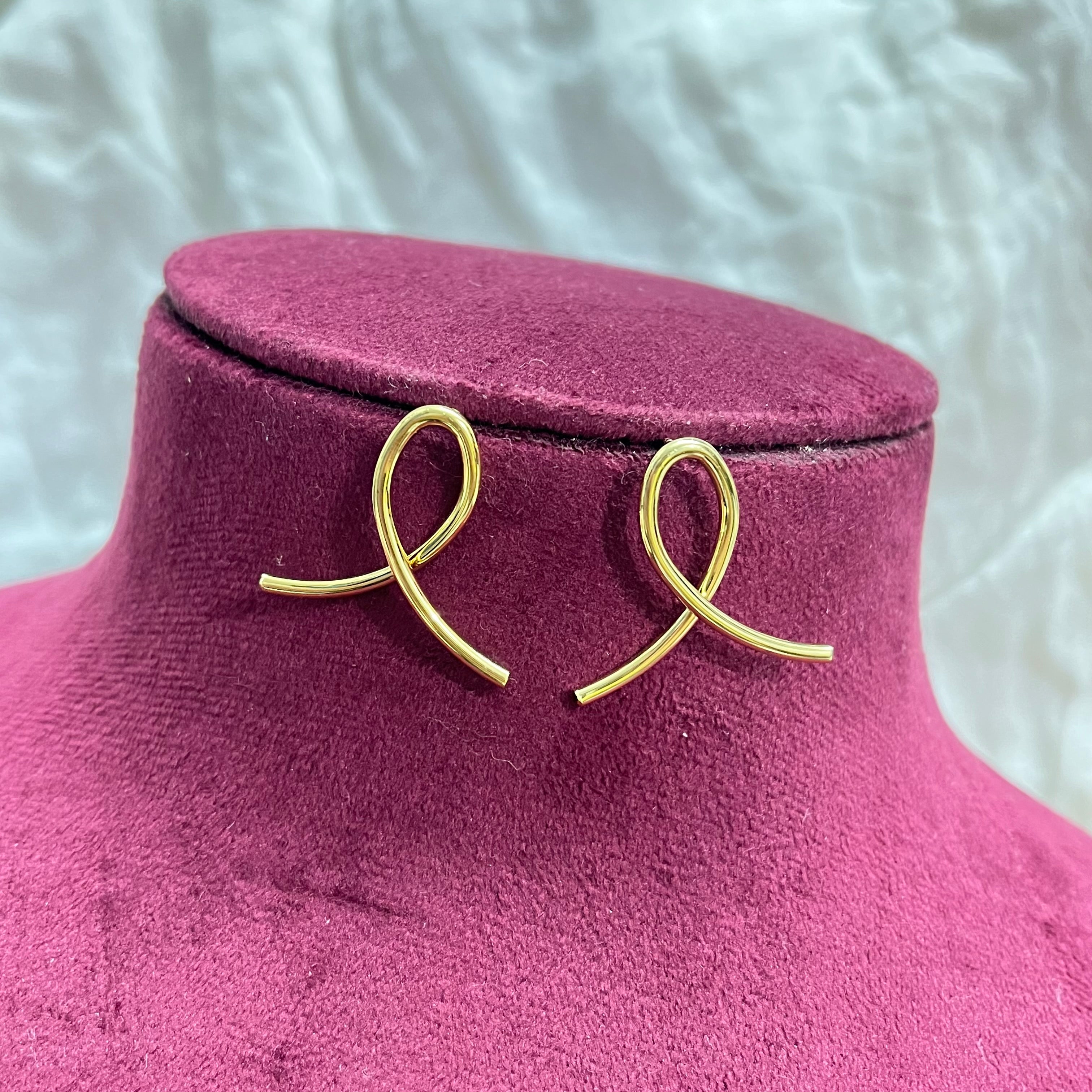 Tie Curvy Gold Earring