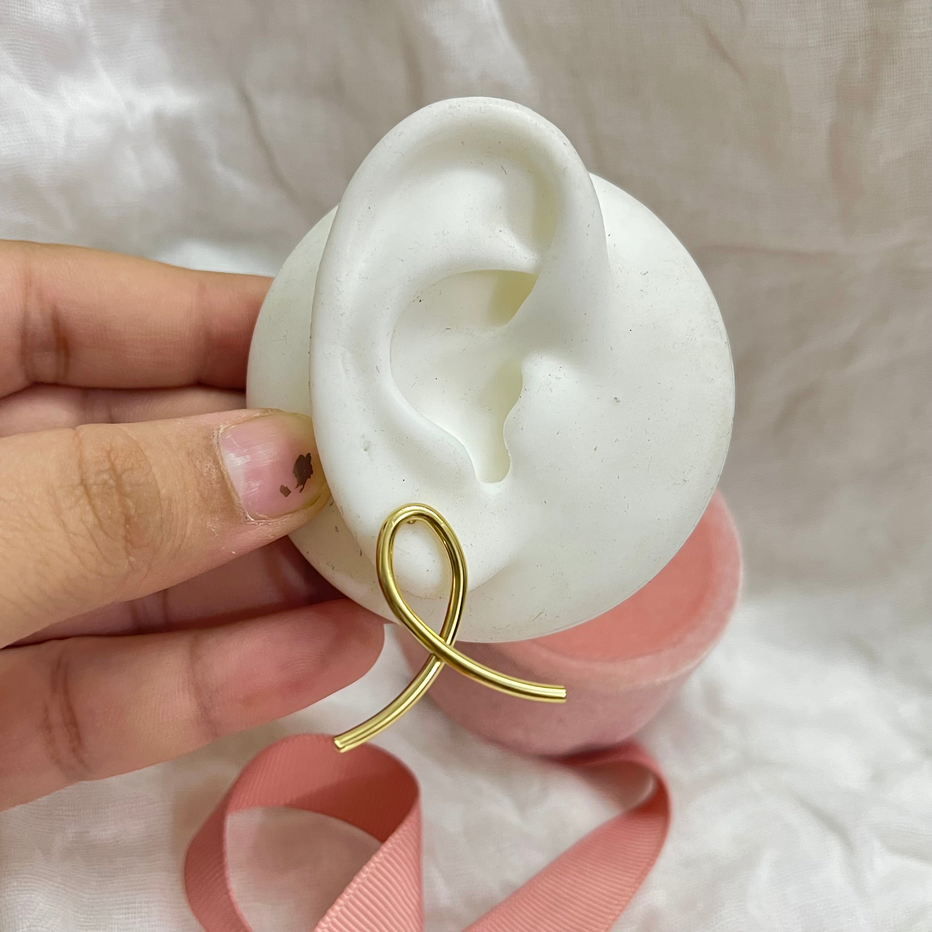Tie Curvy Gold Earring