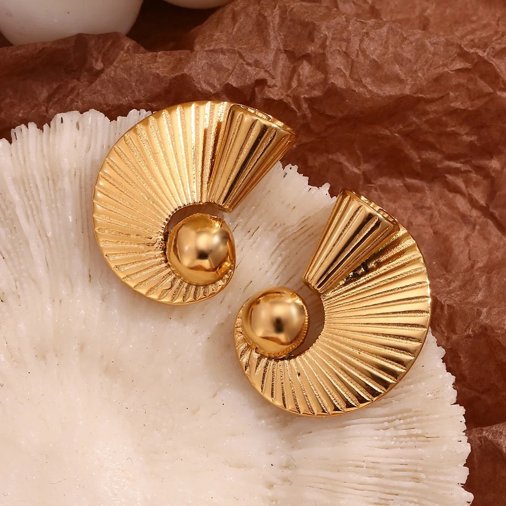 Veral Beachy Gold Earrings