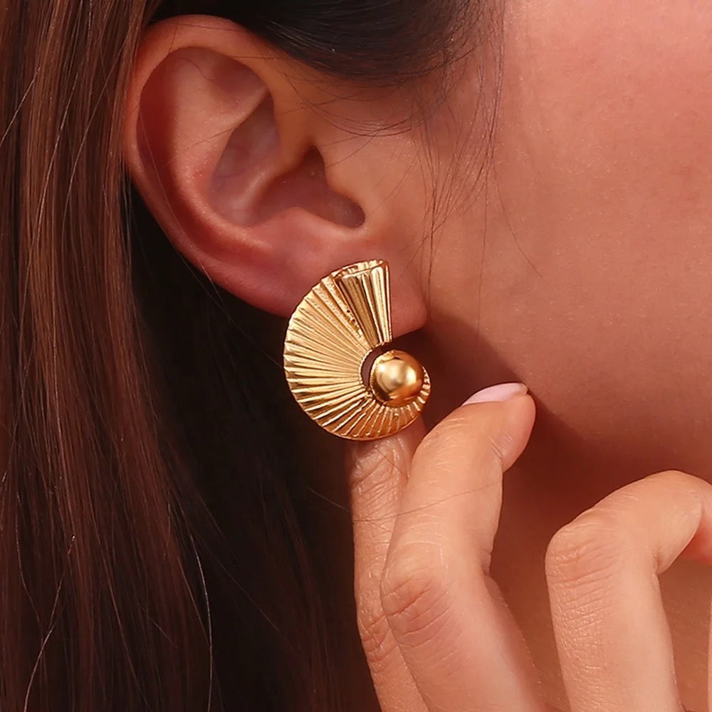 Veral Beachy Gold Earrings