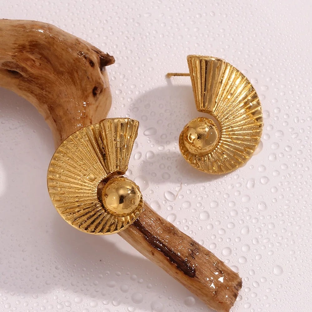 Veral Beachy Gold Earrings