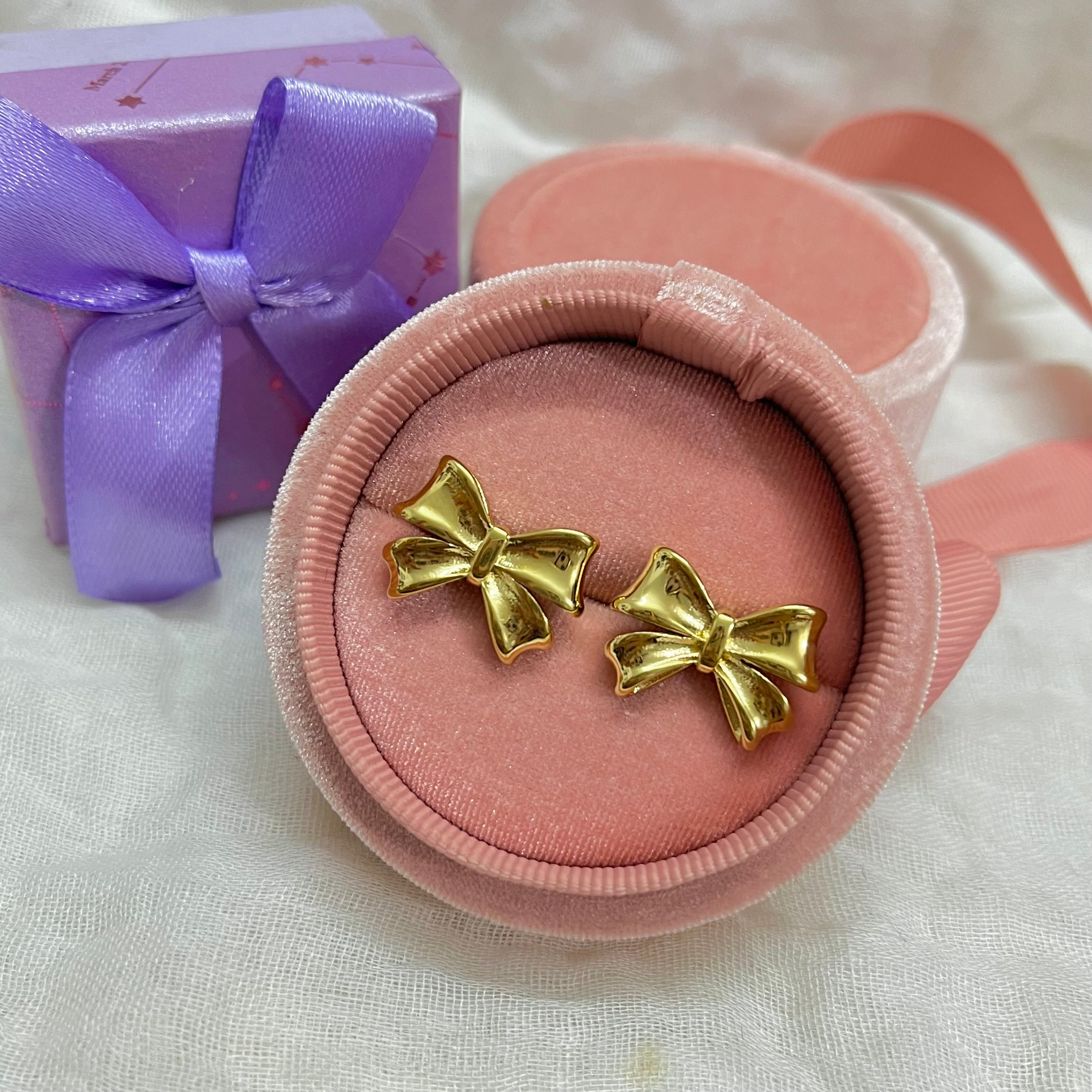 Hilton Gold Bow Studs