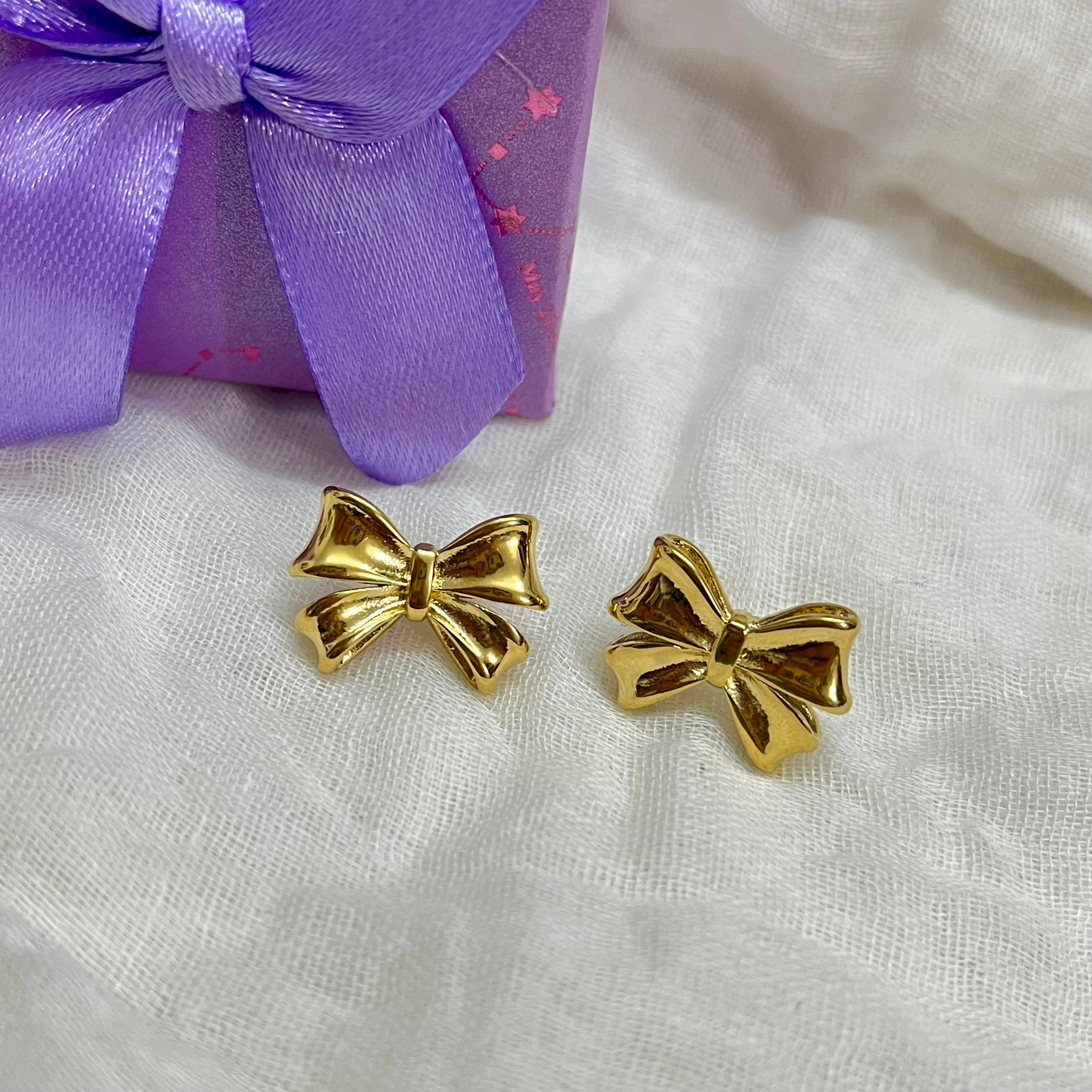 Hilton Gold Bow Studs