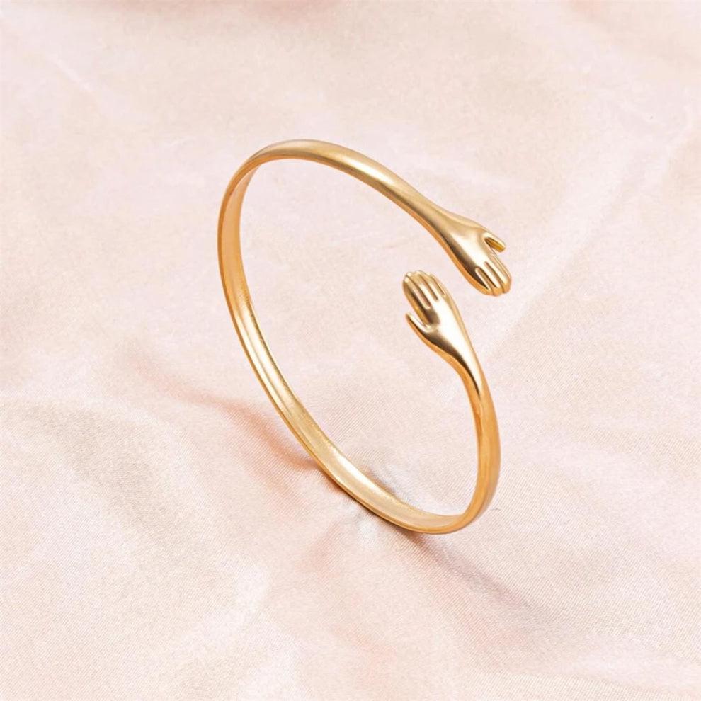 Hug Me Gold Cuff✨