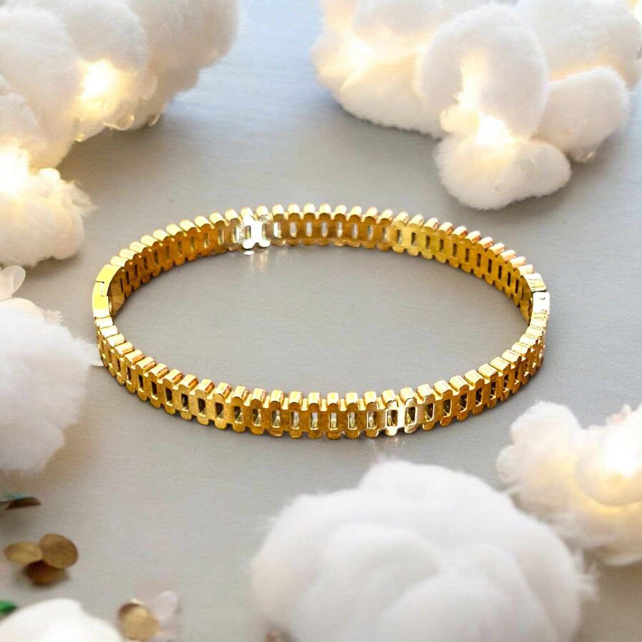 Solan Linked Gold Cuff