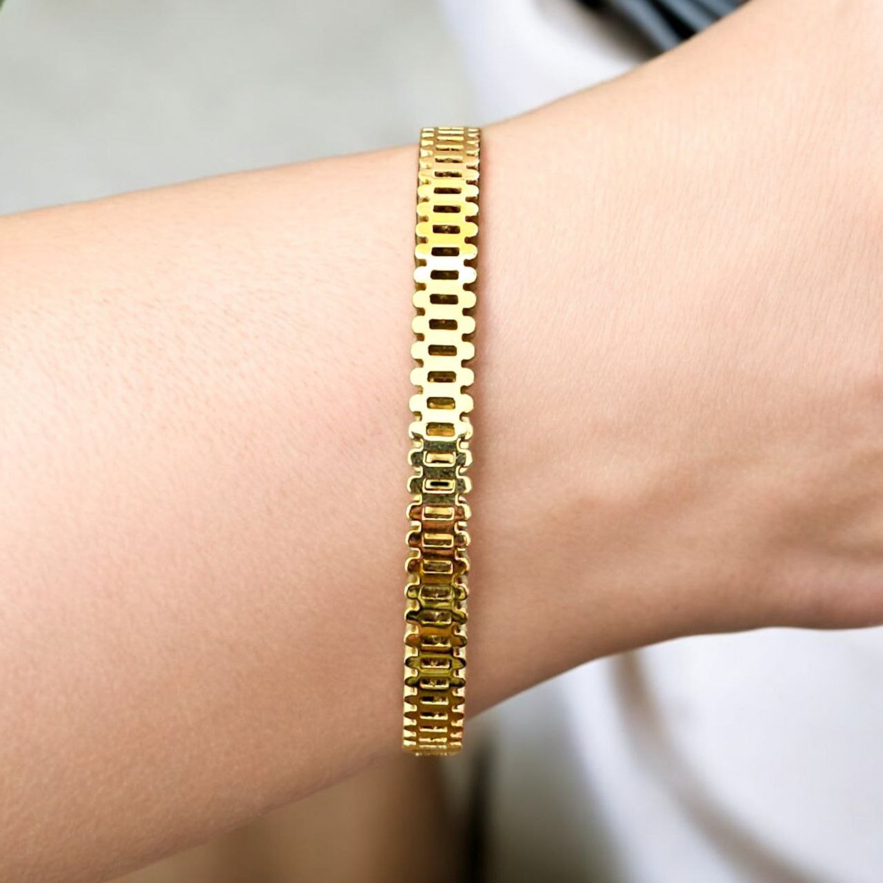 Solan Linked Gold Cuff