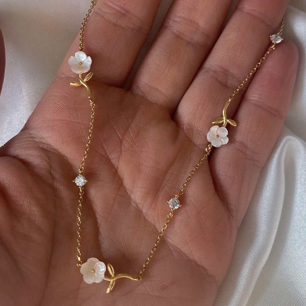 Lilies Dreamy Diamond Necklace
