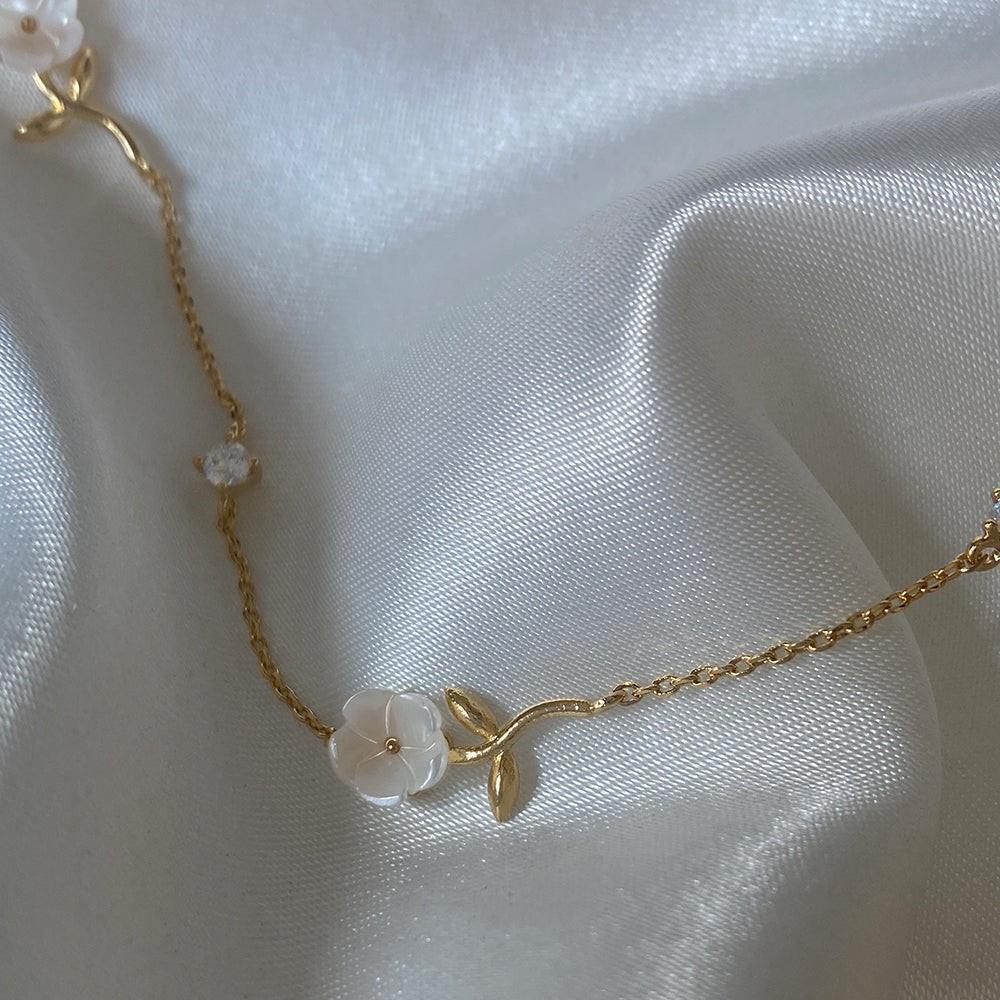 Lilies Dreamy Diamond Necklace