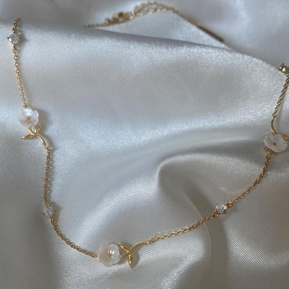 Lilies Dreamy Diamond Necklace