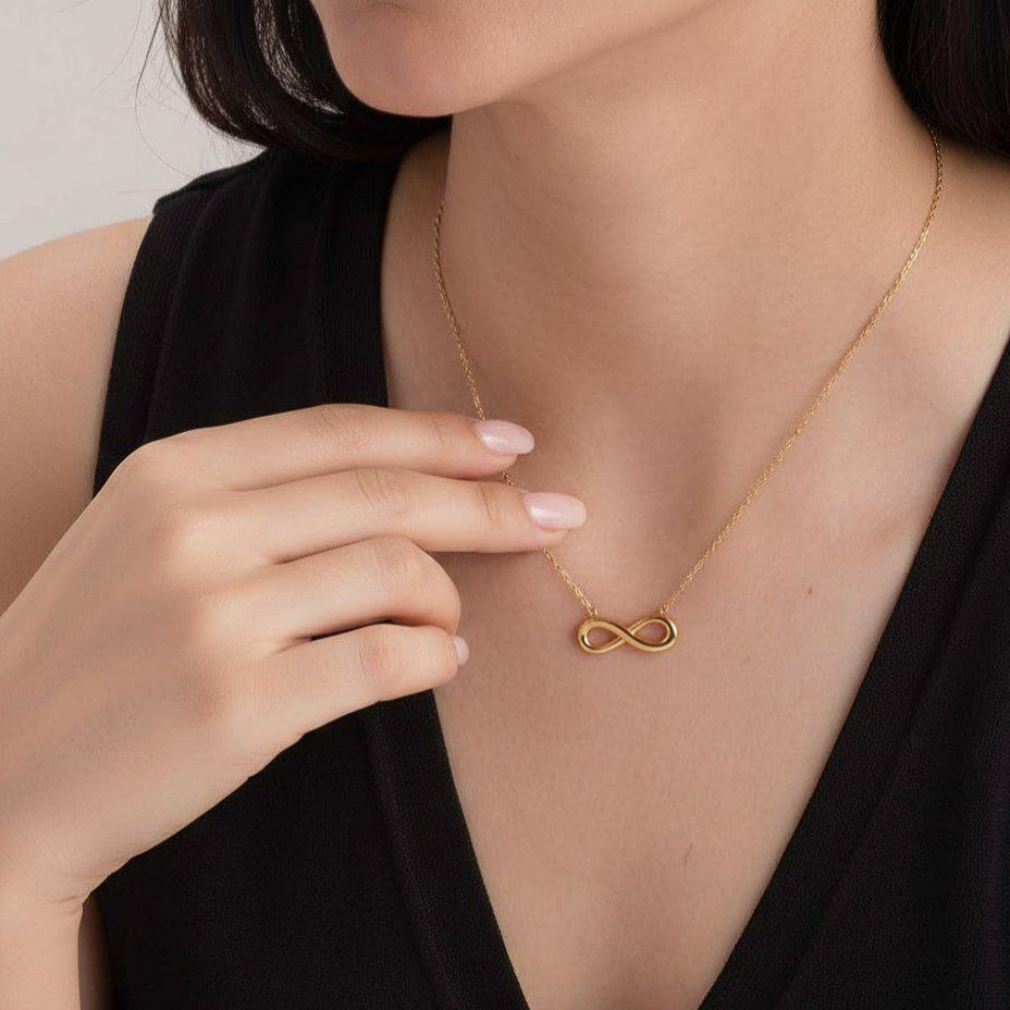 Te Amour Infinty Necklace